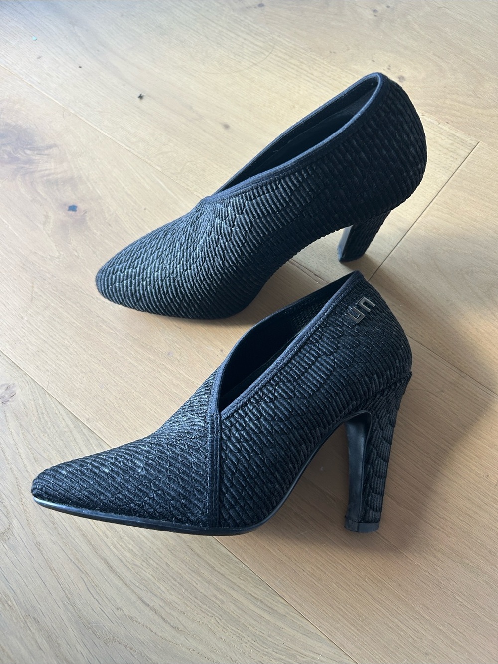 UNITED NUDE Black Women's Textured Pointed-Toe High Heel Booties